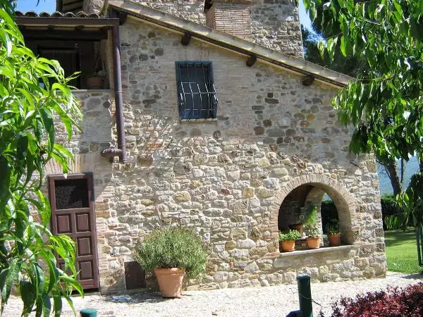 TRAUMHAFTES BAUERNHAUS IN UMBRIEN – ITALIEN