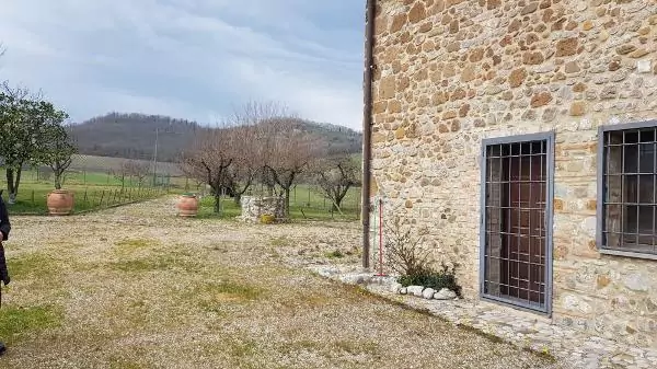 TRAUMHAFTES BAUERNHAUS IN UMBRIEN – ITALIEN