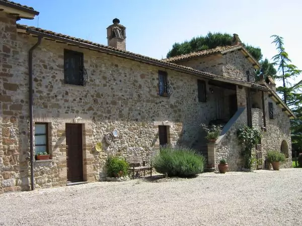 TRAUMHAFTES BAUERNHAUS IN UMBRIEN – ITALIEN
