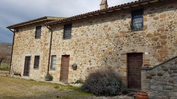 TRAUMHAFTES BAUERNHAUS IN UMBRIEN – ITALIEN