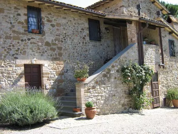 TRAUMHAFTES BAUERNHAUS IN UMBRIEN – ITALIEN