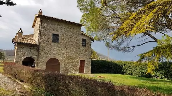 TRAUMHAFTES BAUERNHAUS IN UMBRIEN – ITALIEN