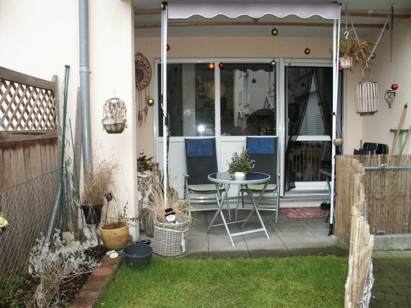 Terrasse mit kleinem Garten