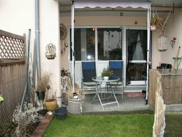 Terrasse mit kleinem Garten