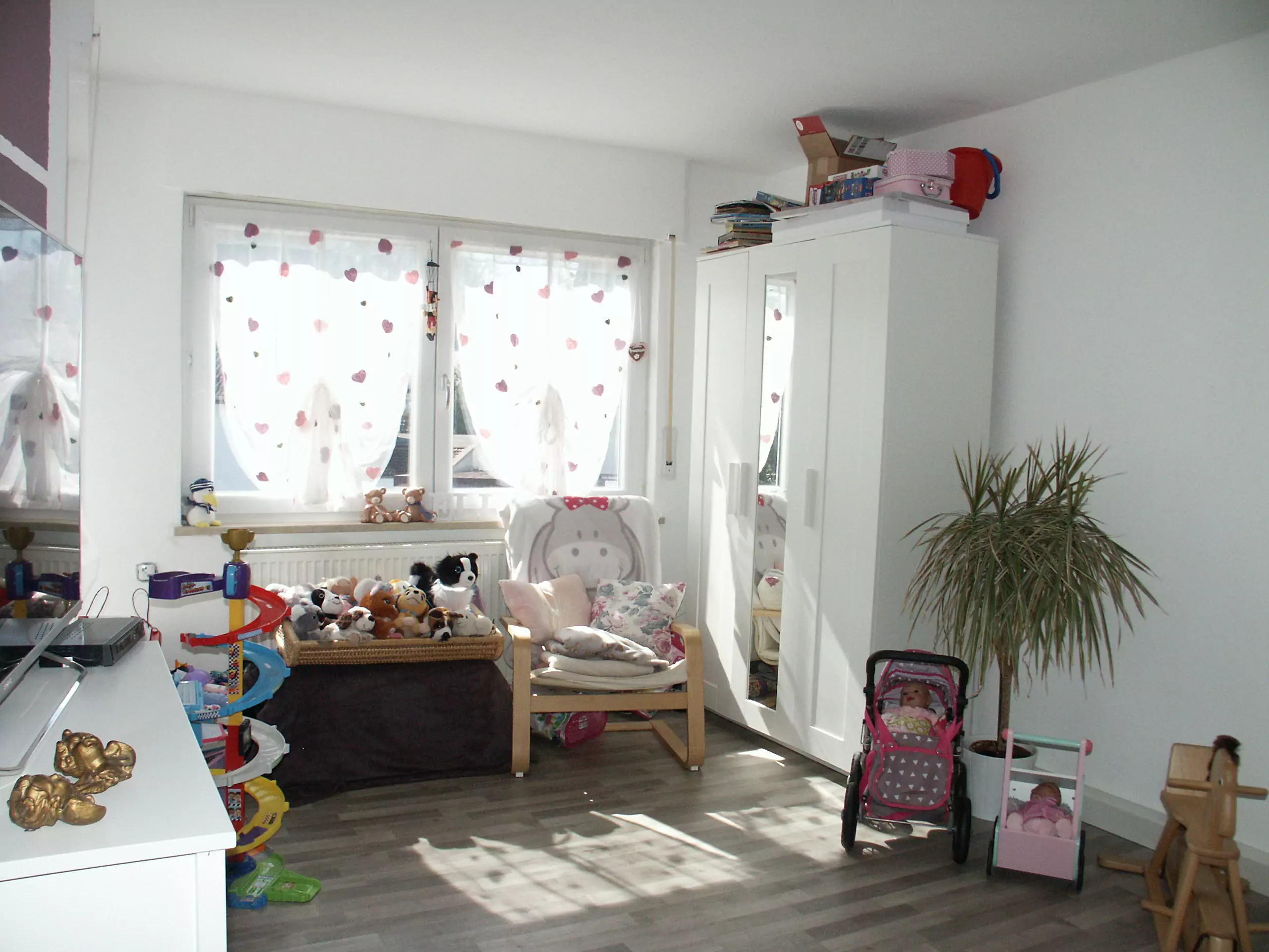 Familienidyll am Schmuttertal – Charmantes Einfamilienhaus mit Wintergarten, Pool und viel Potenzial