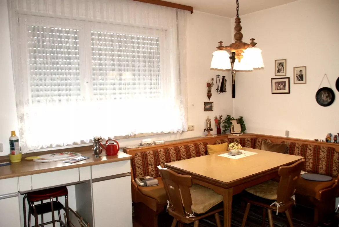 Charmantes Zweifamilienhaus mit großem Potenzial für Handwerker