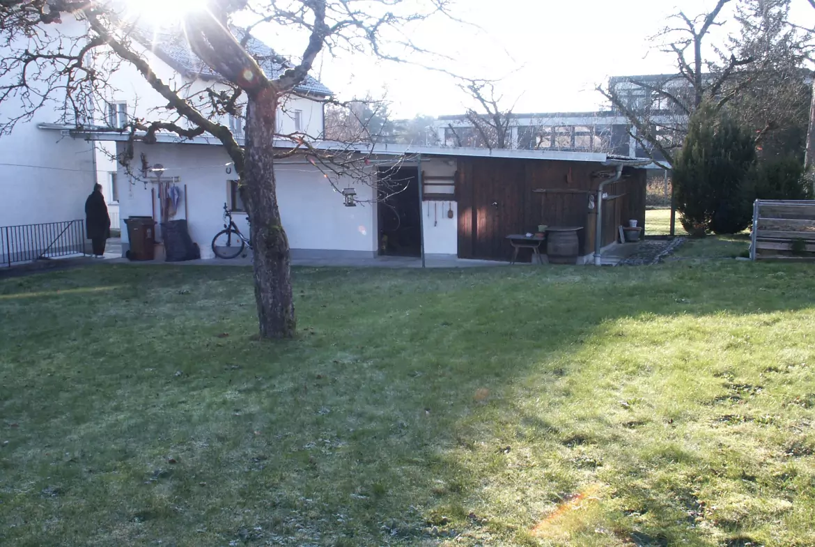 Charmantes Zweifamilienhaus mit großem Potenzial für Handwerker