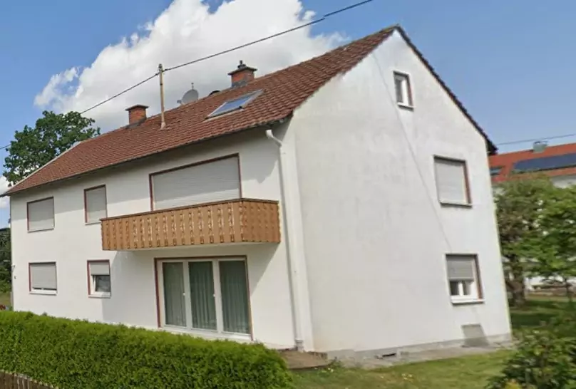 Charmantes Zweifamilienhaus mit großem Potenzial für Handwerker