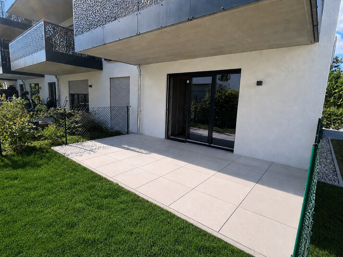 11 Terrasse Garten leer